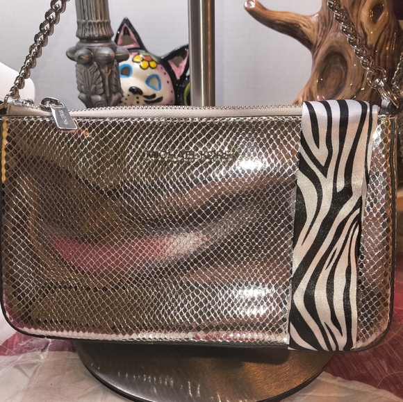 Michael Kors NWT RV$548 Silver Jet Set Handbag Trending - Picture 1 of 9